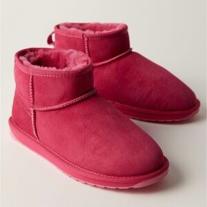 Emu Pink Women's Shoes NWT